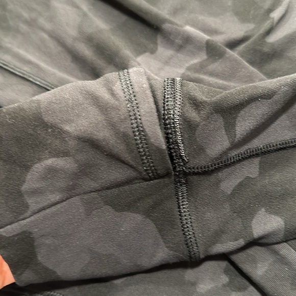 Lululemon 1/2 Zip Cropped - Picture 6 of 10